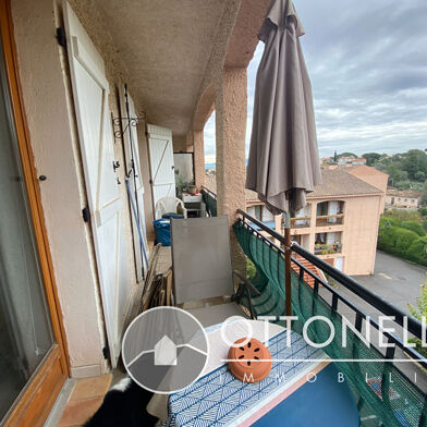 Appartement 3 pièces 842 €