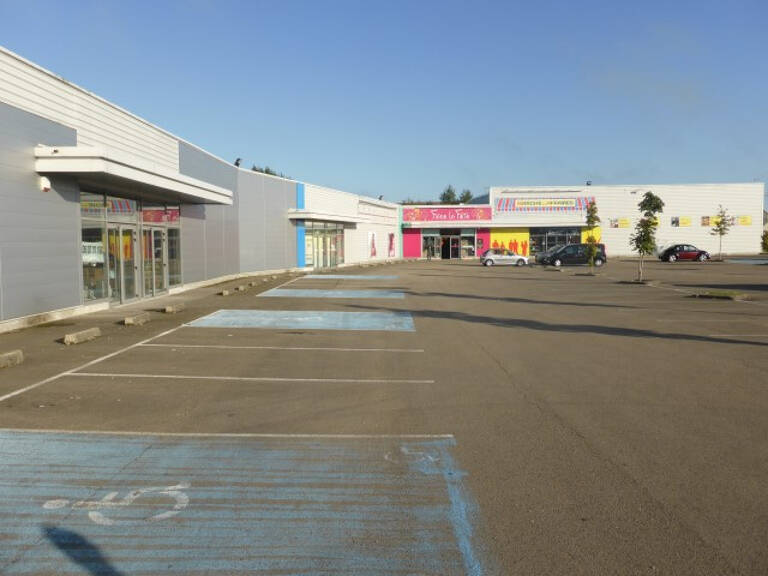 CELLULE COMMERCIALE AUXERRE NORD MONETEAU - 550m2- LOCATION EPHEMERE TOUTES DUREES — photo 1