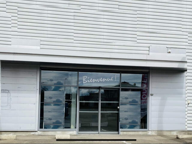 BÂTIMENT COMMERCIAL - 750M² - EN  ZONE D'ACTIVITÉ ET COMMERCIALE — photo du bien