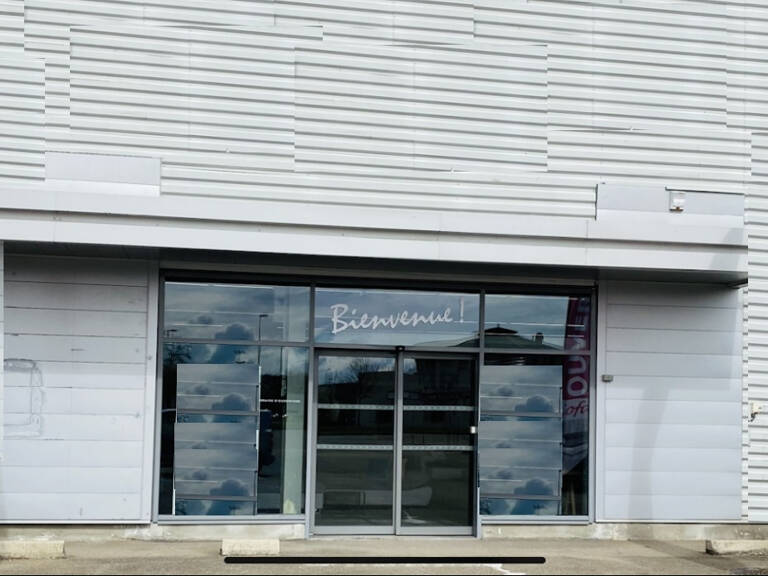 BÂTIMENT COMMERCIAL - 750M² - EN  ZONE D'ACTIVITÉ ET COMMERCIALE — photo 1