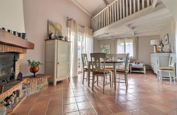 VENTE - SAINT AYGULF - Villa 5 pièces de 125m2 avec garage — photo 3
