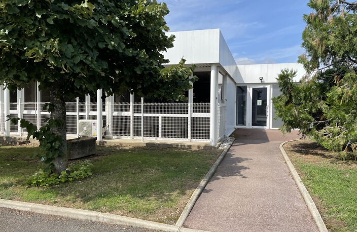 A SAISIR - Local commercial - ANDREZIEUX - ESPACE FOURNYERON  - 300m2 — photo 2