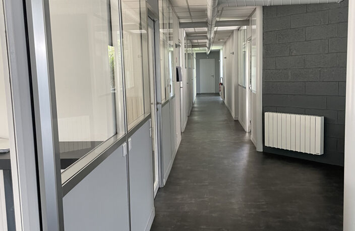 A SAISIR - Local commercial - ANDREZIEUX - ESPACE FOURNYERON  - 300m2 — photo 4