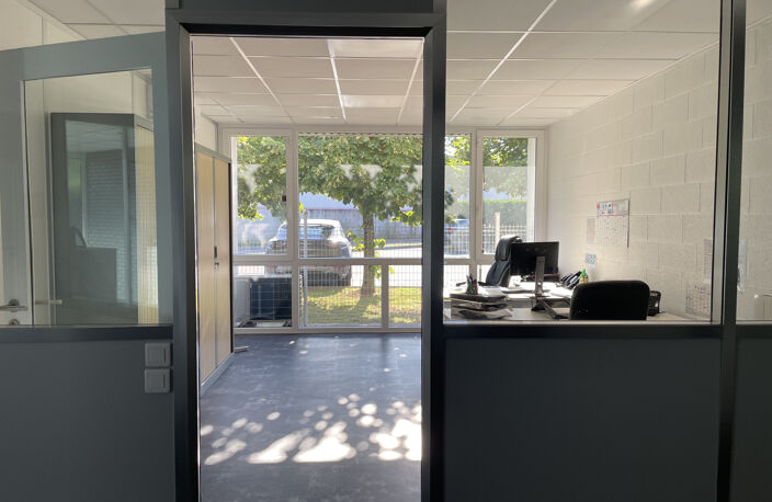 A SAISIR - Local commercial - ANDREZIEUX - ESPACE FOURNYERON  - 300m2 — photo 5