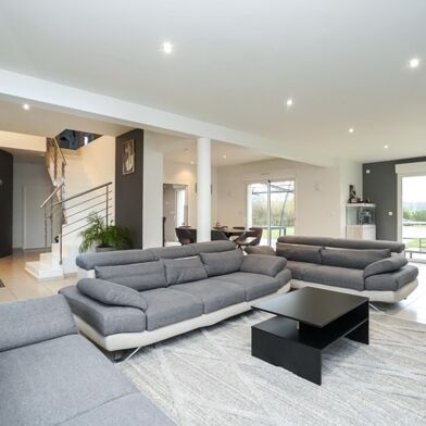 Maison 6 pièces 628200 €