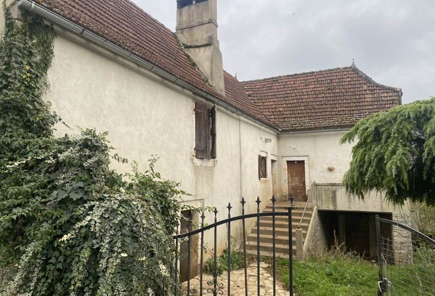 Maison en pierre de 7 pièces principales — photo 1