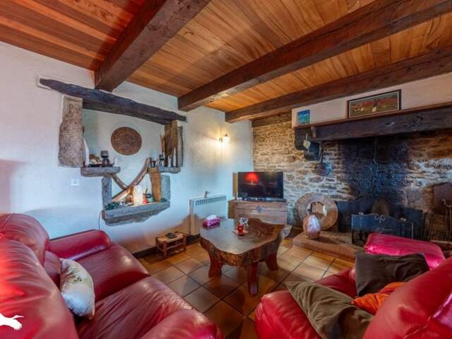 Maison en pierre de 5 pièces principales — photo du bien