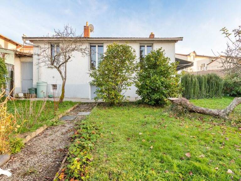 Maison en pierre de 3 pièces principales — photo 1