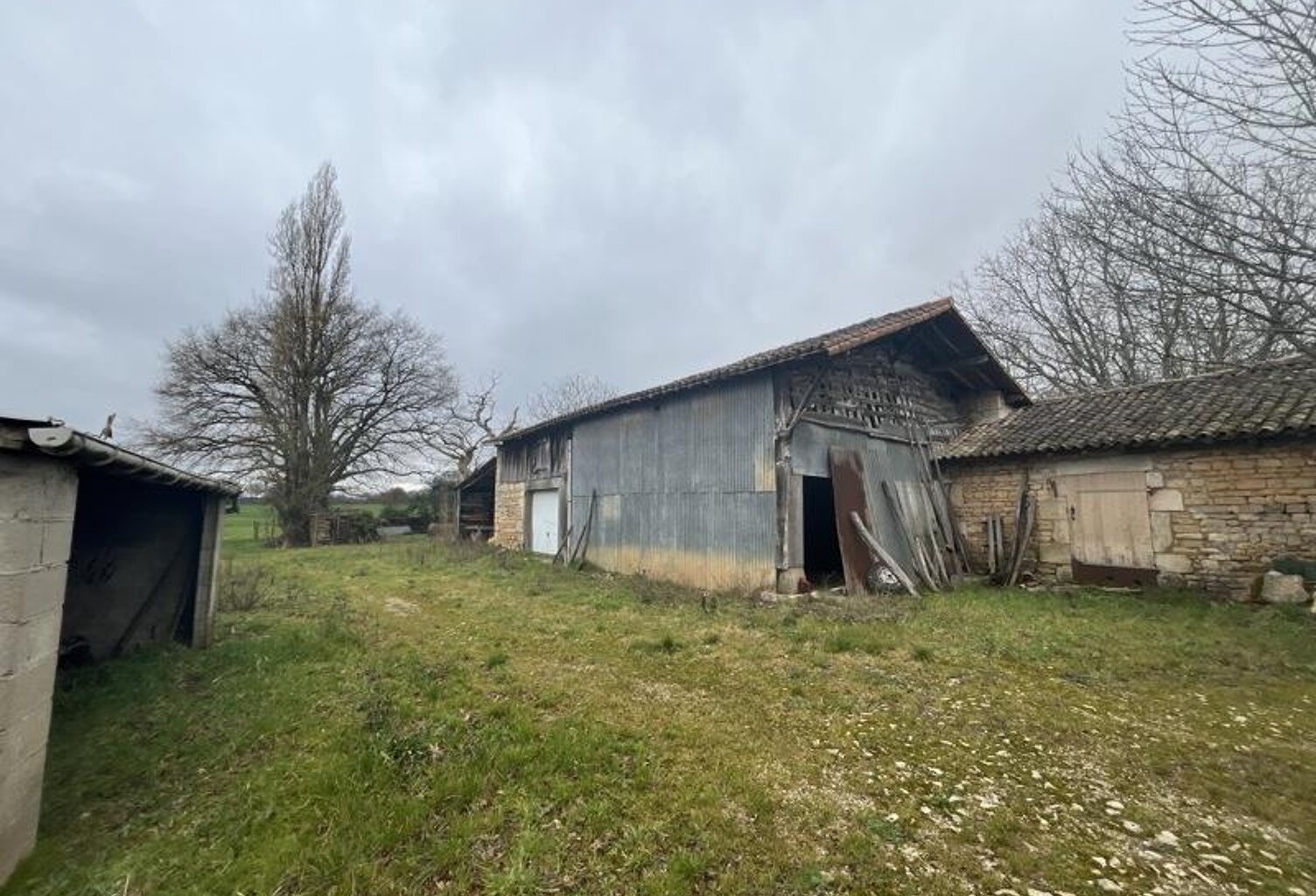 Vente maison 1 pièce 209 m² Saint-Vincent-la-Châtre (79500) — photo 1