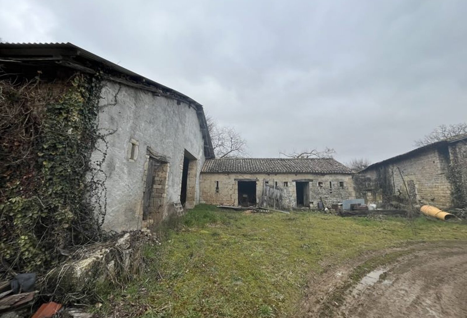 Vente maison 1 pièce  Saint-Vincent-la-Châtre (79500) — photo 1