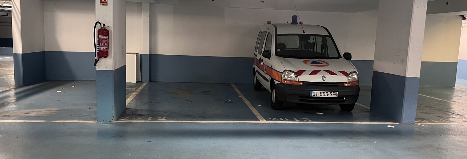 Garage  12 m² à vendre à Suresnes (92150)