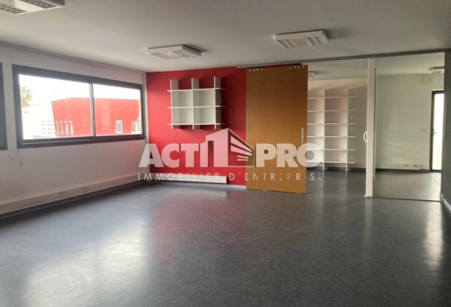 Bureaux à louer — photo 1