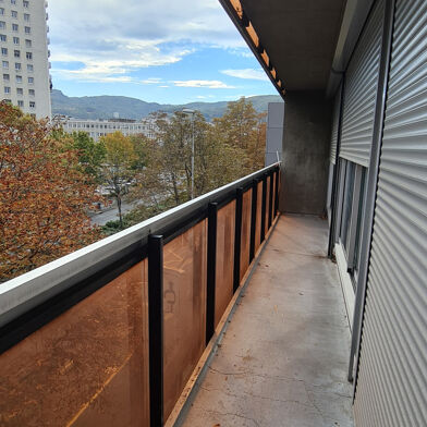 Appartement 3 pièces 713 €