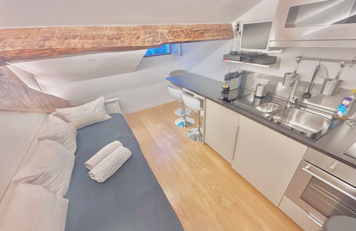 CANNES PROCHE BANANE APPARTEMENT DE 13 M2 REFAIT À NEUF AVEC — photo 4