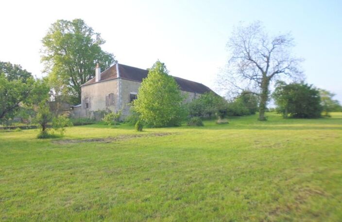 Corps de ferme semi autonome de 1027m² de bâtiments sur un terrain de 2.8 hectares — photo 3