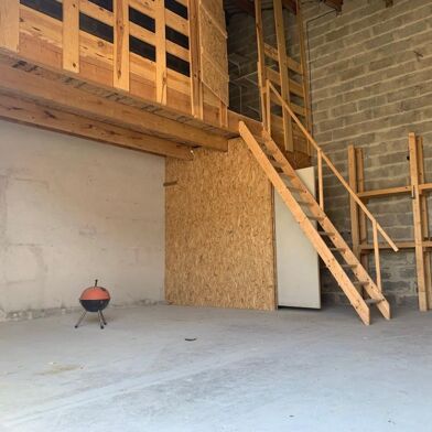 Local industriel  160500 €