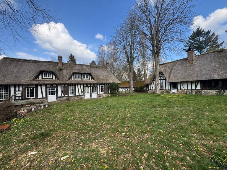 Ensemble de chaumières et dépendances sur 10 600m² de terrain — photo 1