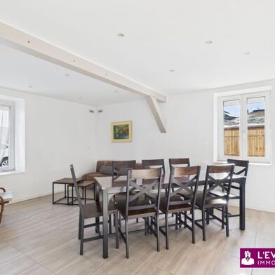 Maison 9 pièces 2450 €