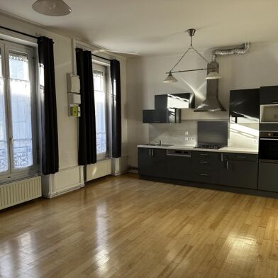 Appartement 3 pièces 765 €