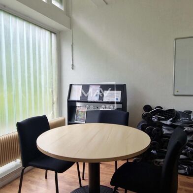 Bureau 3 pièces 685 €