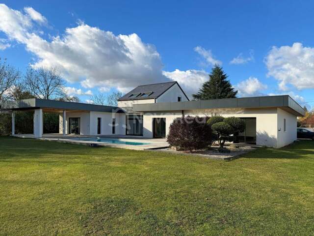 Maison 8 pièces — photo du bien