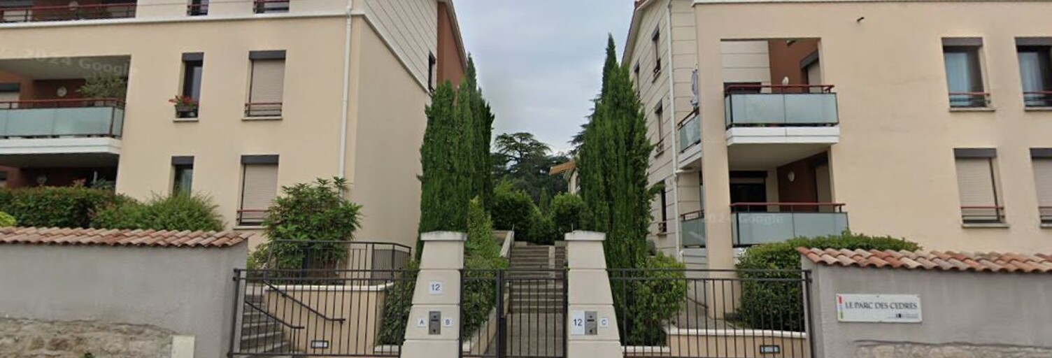 Garage   m² à louer à Saint-Genis-Laval (69230)