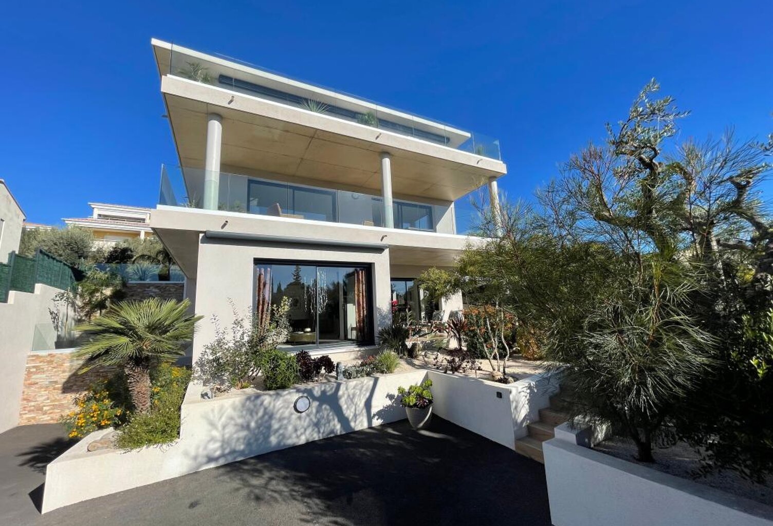 IMMEUBLE DE GRAND STANDING- 3 APPARTEMENTS DE LUXE- BANDOL COTE D 'AZUR / FRENCH RIVIERA — photo 1