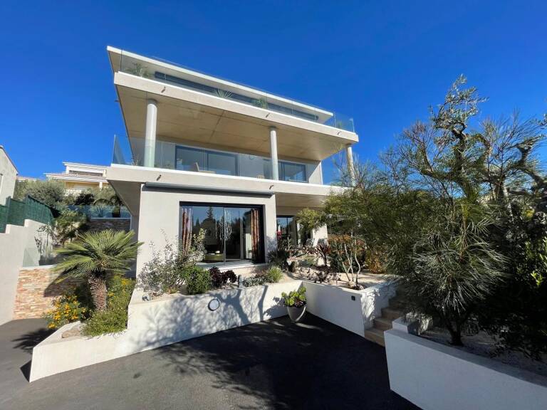 IMMEUBLE DE GRAND STANDING- 3 APPARTEMENTS DE LUXE- BANDOL COTE D 'AZUR / FRENCH RIVIERA — photo 1