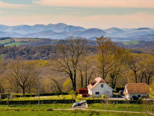 Belle maison de 6 pièces avec une magnifique vue sur les Pyrénées — photo du bien