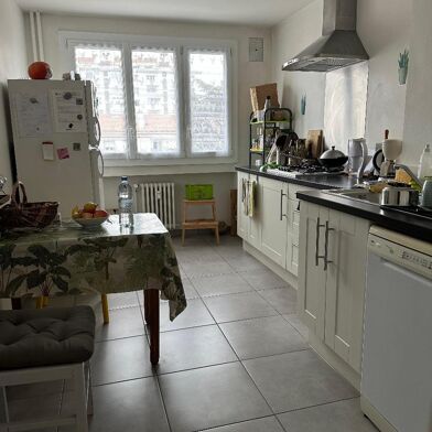 Appartement 3 pièces 810 €