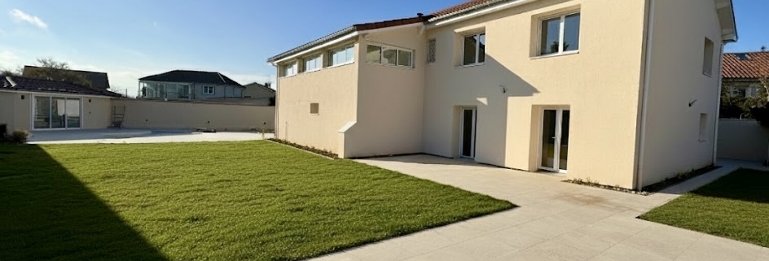 Maison 9 Pièces 231 m² à vendre à Bonson (42160)