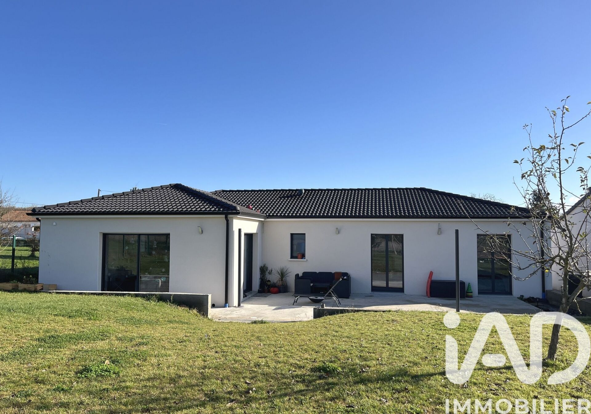 Vendeuvre-Du-Poitou - 121m² - 5p. - 4ch.