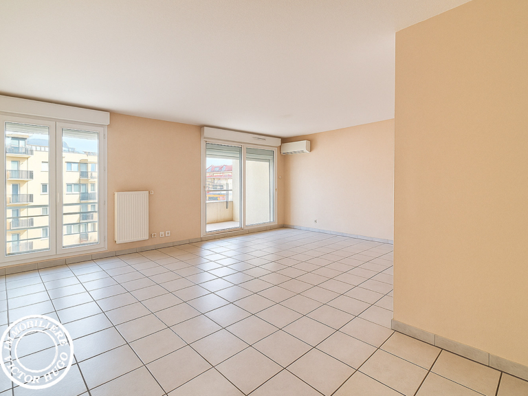 À vendre   Grenoble, secteur Gare   Appartement avec terrasse et vue dégagée — photo 1