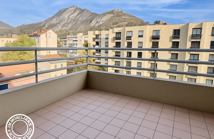 À vendre   Grenoble, secteur Gare   Appartement avec terrasse et vue dégagée — photo 2