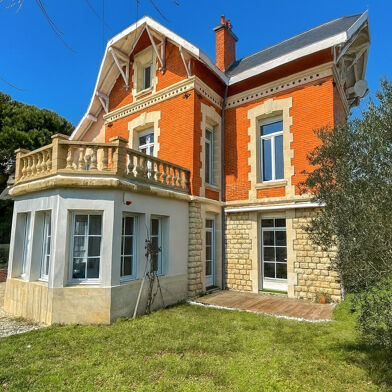 Maison 6 pièces 850500 €