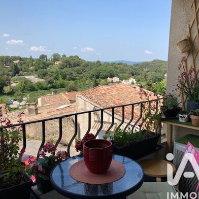 Appartement 3 pièces 885 €