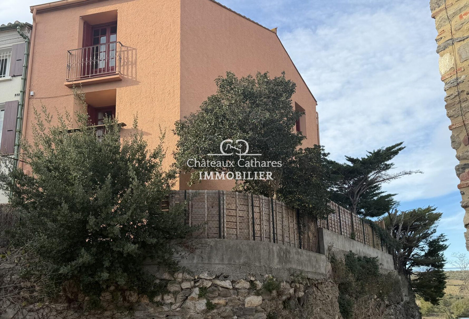 Montner (66720)- Maison de village rénovée R+2 avec grande ter — photo 1