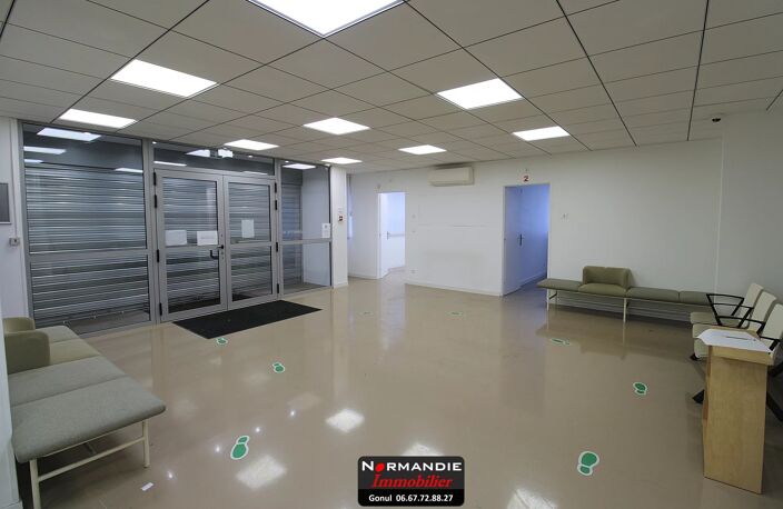 LOCAL D'ACTIVITE TERTIAIRE SUR 548M² SUR 2 NIVEAUX ET 20 PLACES — photo 2