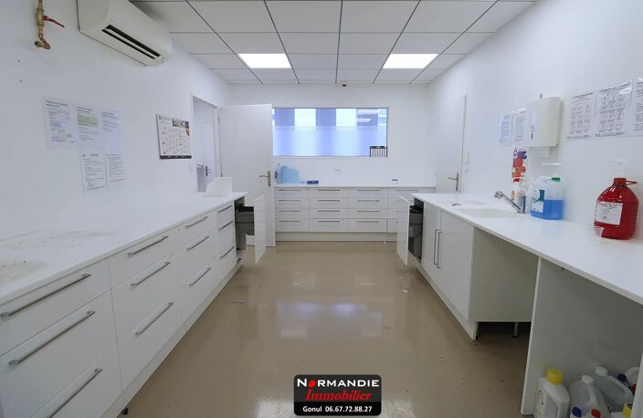LOCAL D'ACTIVITE TERTIAIRE SUR 548M² SUR 2 NIVEAUX ET 20 PLACES — photo 4