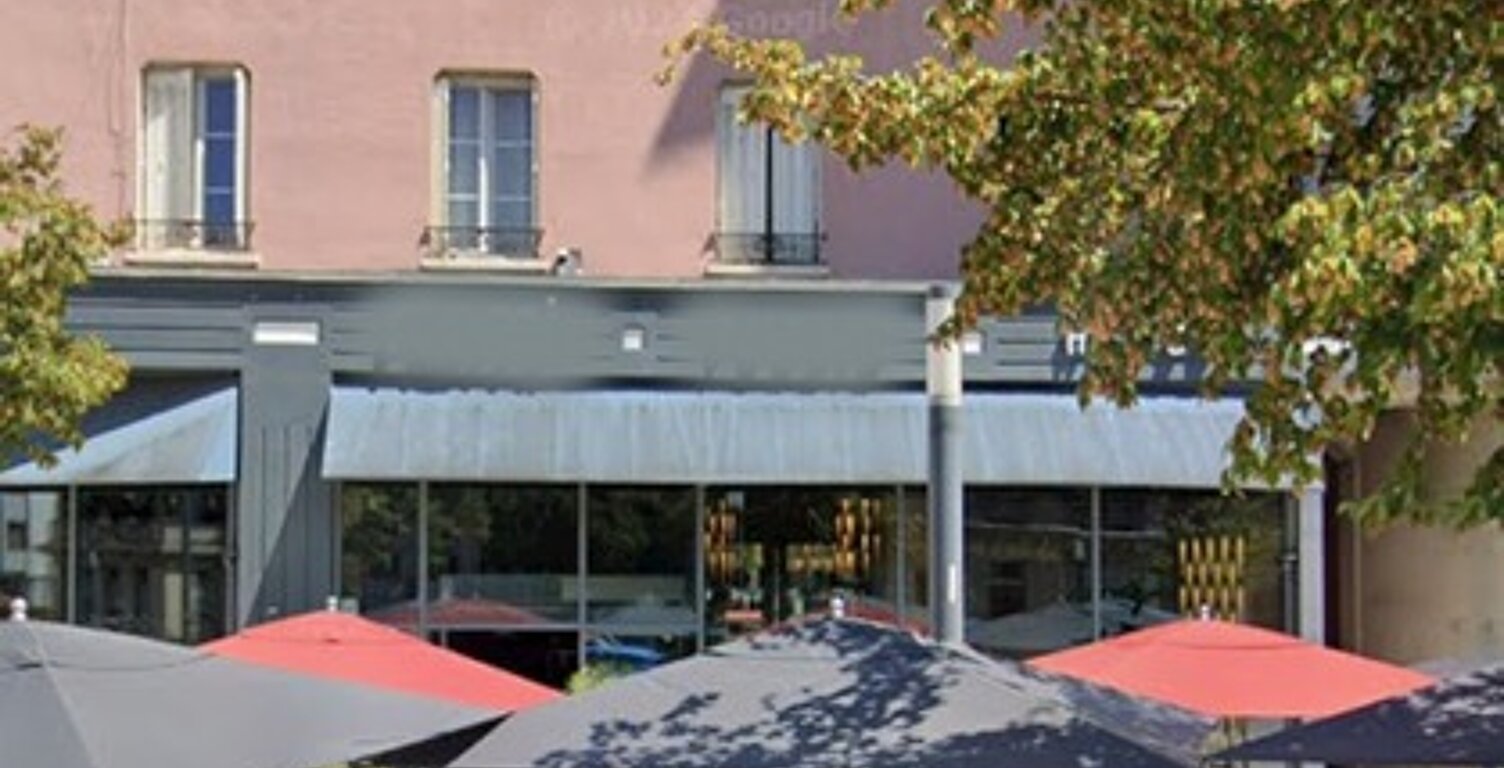 Bar restaurant Licence IV sur 550m2 possibilité grand jardin de 500 m2 Idéal investisseur/Projet novateur/Concept — photo 1