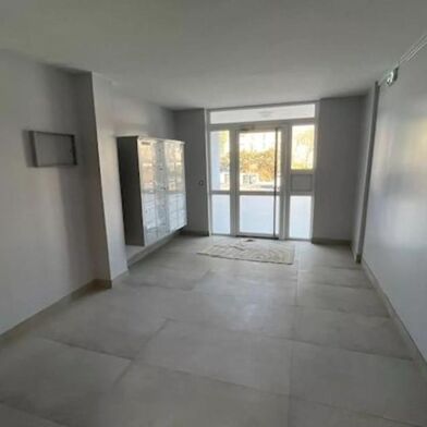 Appartement 3 pièces 730 €