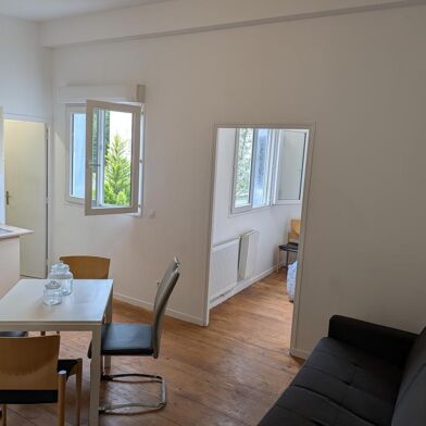 Appartement 2 pièces 910 €