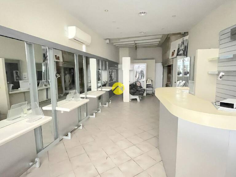 LOCAL COMMERCIAL — photo 1
