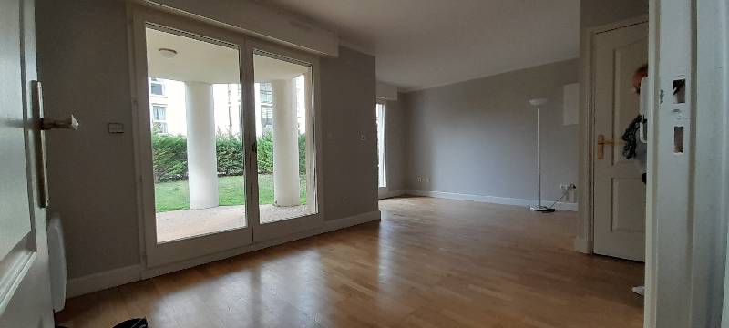 Location Studio 27 m² à Dijon 762 ¤ CC /mois