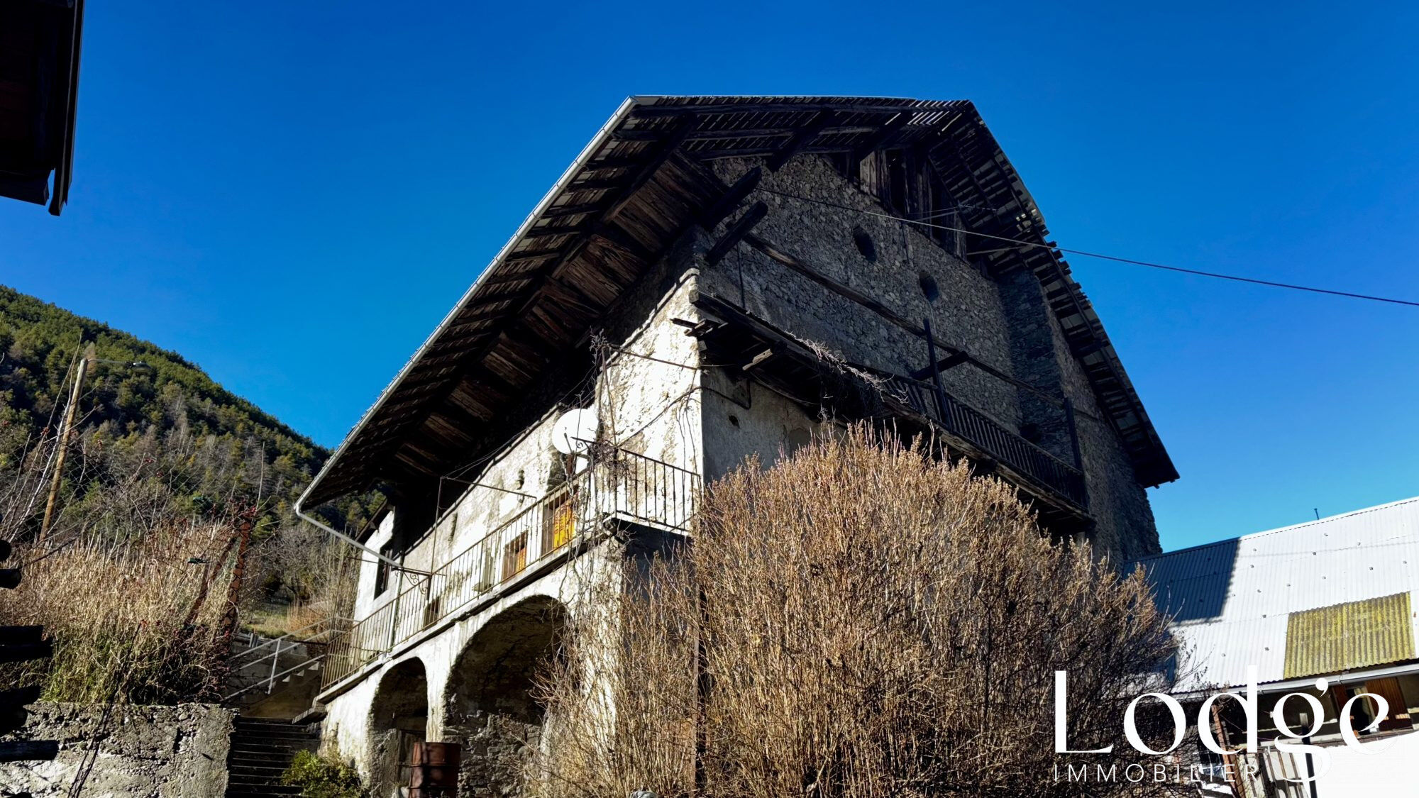 Villa / Maison  T10 à vendre Argentière-la-Bessée (L') 05120