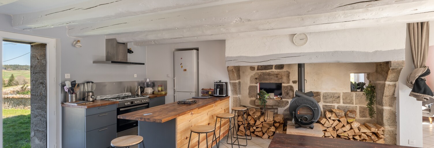 Maison 8 Pièces 216 m² à vendre à Aix-la-Fayette (63980)