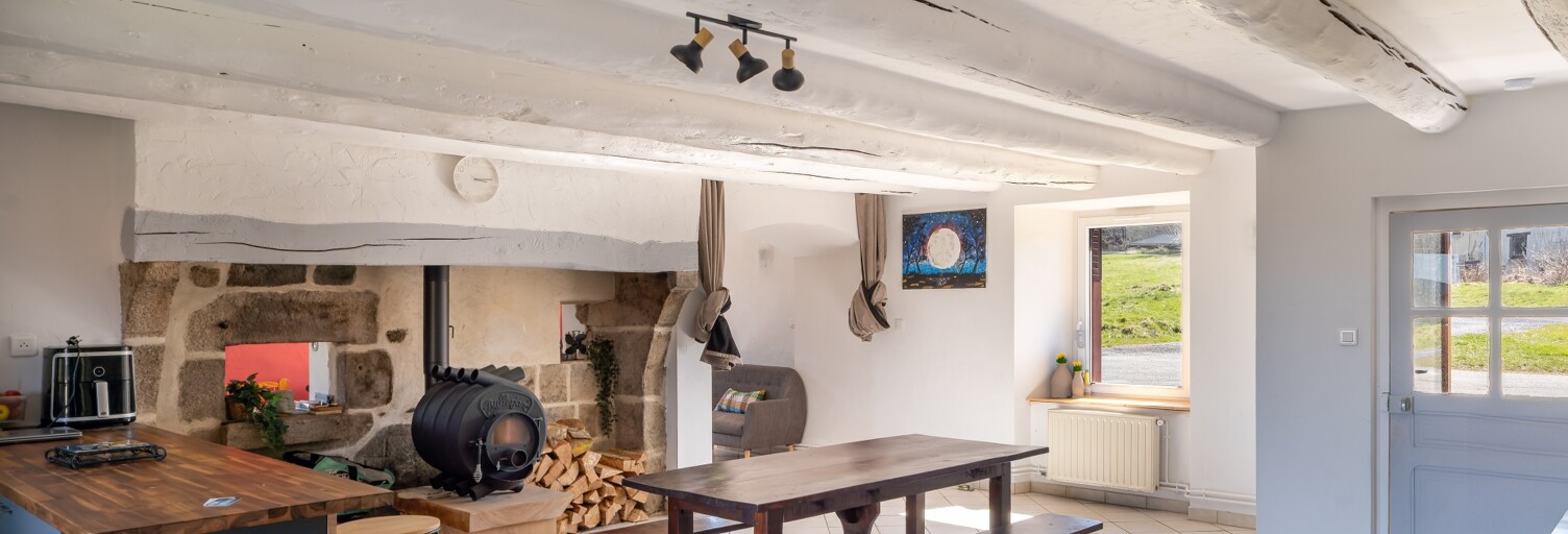 Maison 8 Pièces 216 m² à vendre à Aix-la-Fayette (63980)