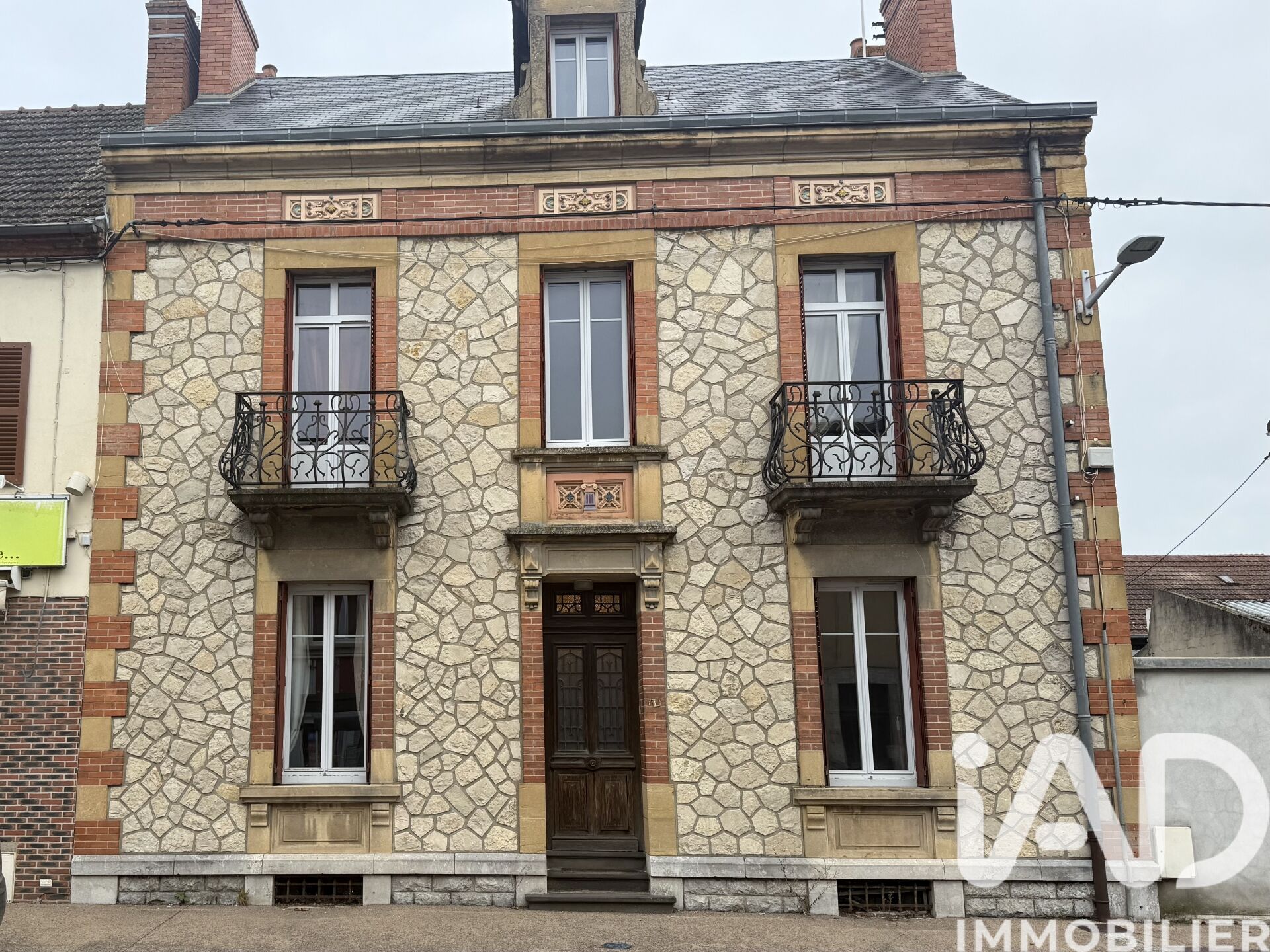 Dompierre-Sur-Besbre - 195m² - 8p. - 5ch.