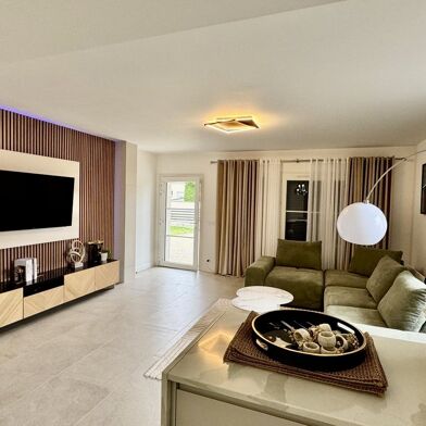 Appartement 4 pièces 329900 €