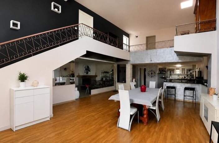 MAISON LOFT DE 165 M² AVEC TERRASSE ET PISCINE — photo 3